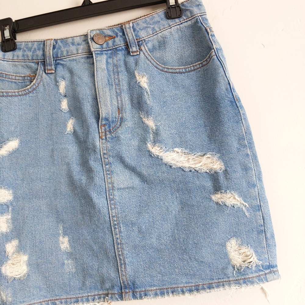 🌿 DISTRESSED DENIM SKIRT🌿 - Picture 4 of 5